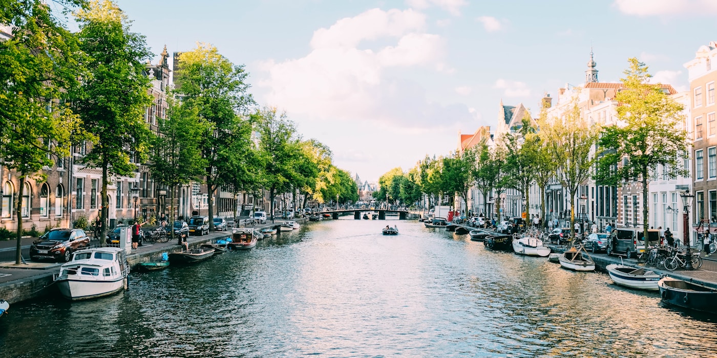 Huurwoningen Amsterdam | Vind jouw woning via Domius Huurwoningen in Amsterdam – grachtenpanden en fietsen langs de Keizersgracht, Amsterdam Centrum